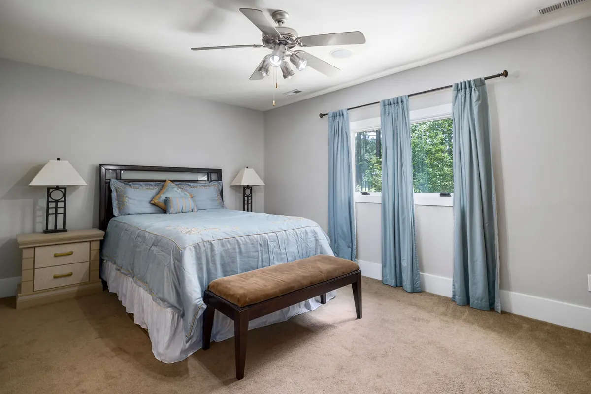 10 Ways to Make a Guest Bedroom Feel Cozy for Winter Visitors
